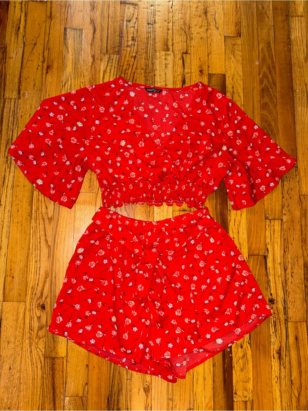 Red Floral Set: Cropped Top with Shorts with Tie - SHEIN Like New